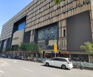 大型戶(hù)外LED屏讓濟(jì)南某商務(wù)樓宇成商業(yè)美學(xué)新地標(biāo)