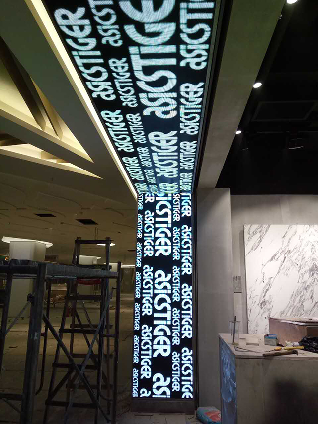 浙江杭州國大城市廣場室內(nèi)LED顯示屏由上海智彩科技設計、安裝